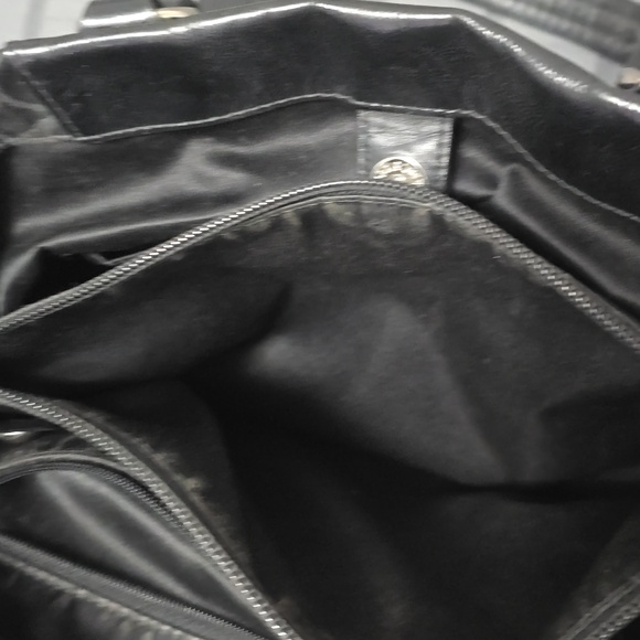 Ashley Coach Black Signature Shoulder Bag - Picture 8 of 10